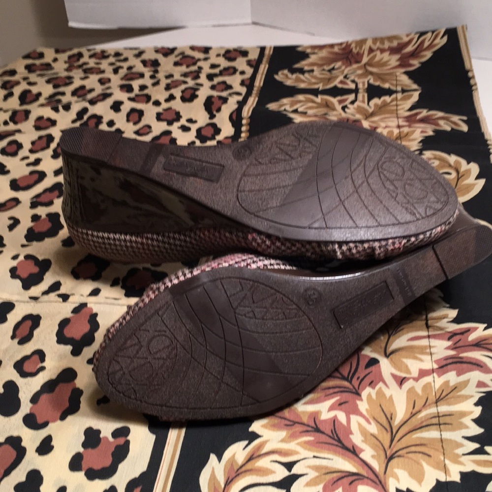 Dex Flex Comfort Cloth Wedges in Plaid Design - Picture 3 of 6